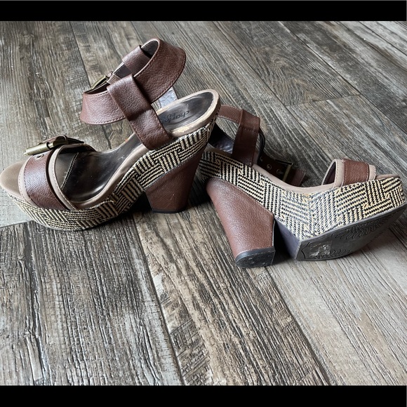 Brown Heeled Sandals - Picture 3 of 3